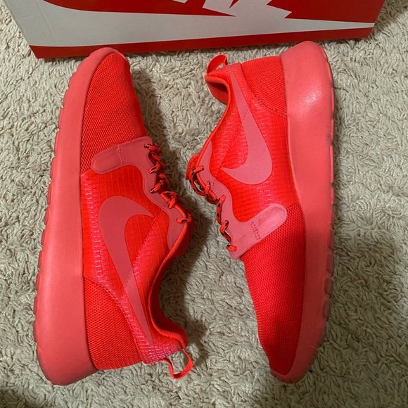 WMNS NIKE ROSHERUN (reflective) - Picture 5 of 6